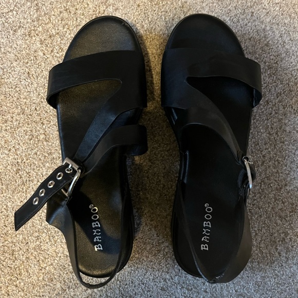 Bamboo women’s size 8 black Platform leather toe wedge sandals - Picture 2 of 3